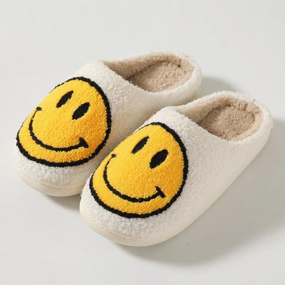 NEW| Women’s Smiley Face Soft Plush Fluffy Comfy Slippers - Picture 3 of 7